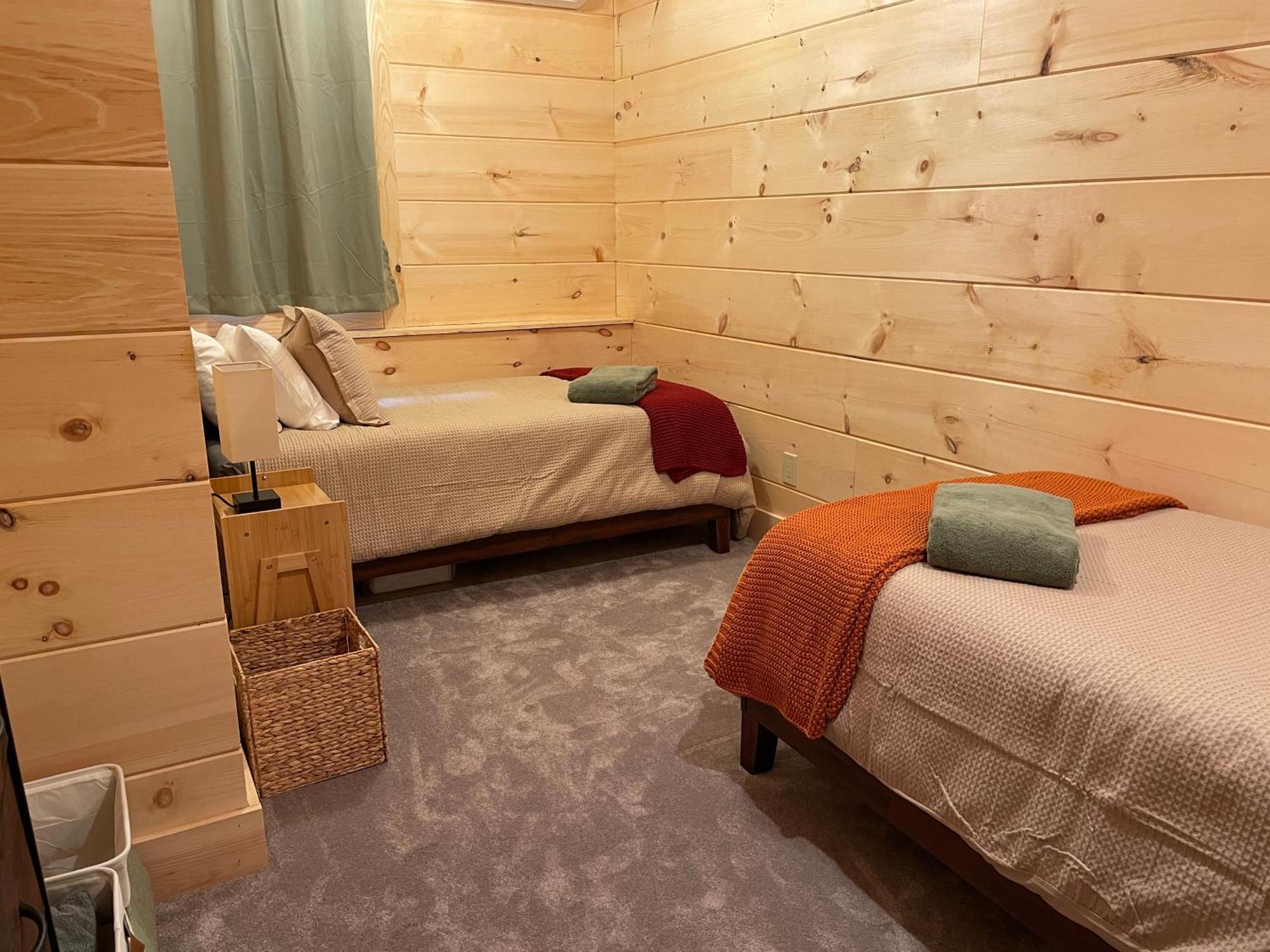 Apartment Creekside Getaway - King Bed - Full Kitchen