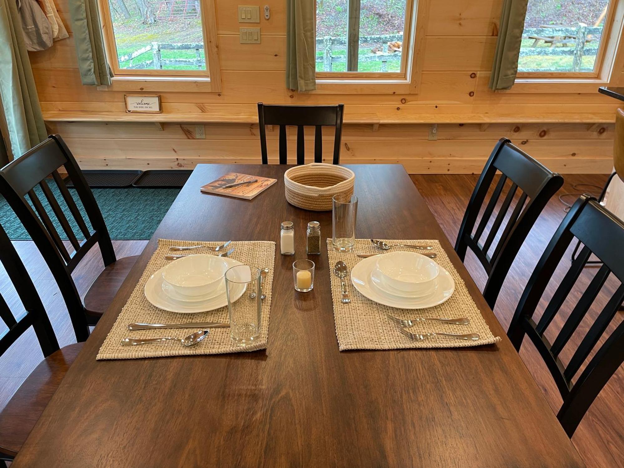 Creekside Getaway - King Bed - Full Kitchen