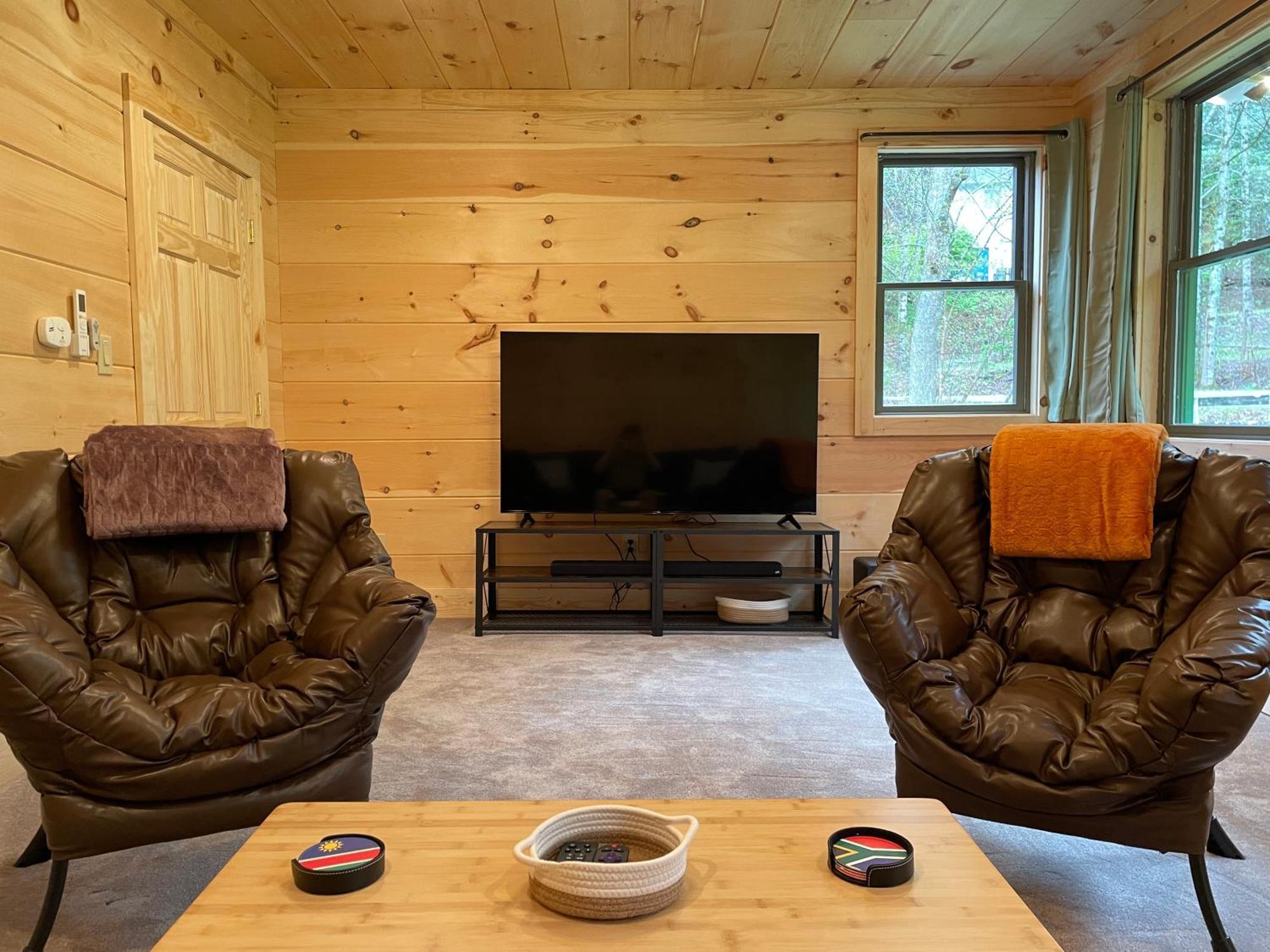 Creekside Getaway - King Bed - Full Kitchen Apartment Boone