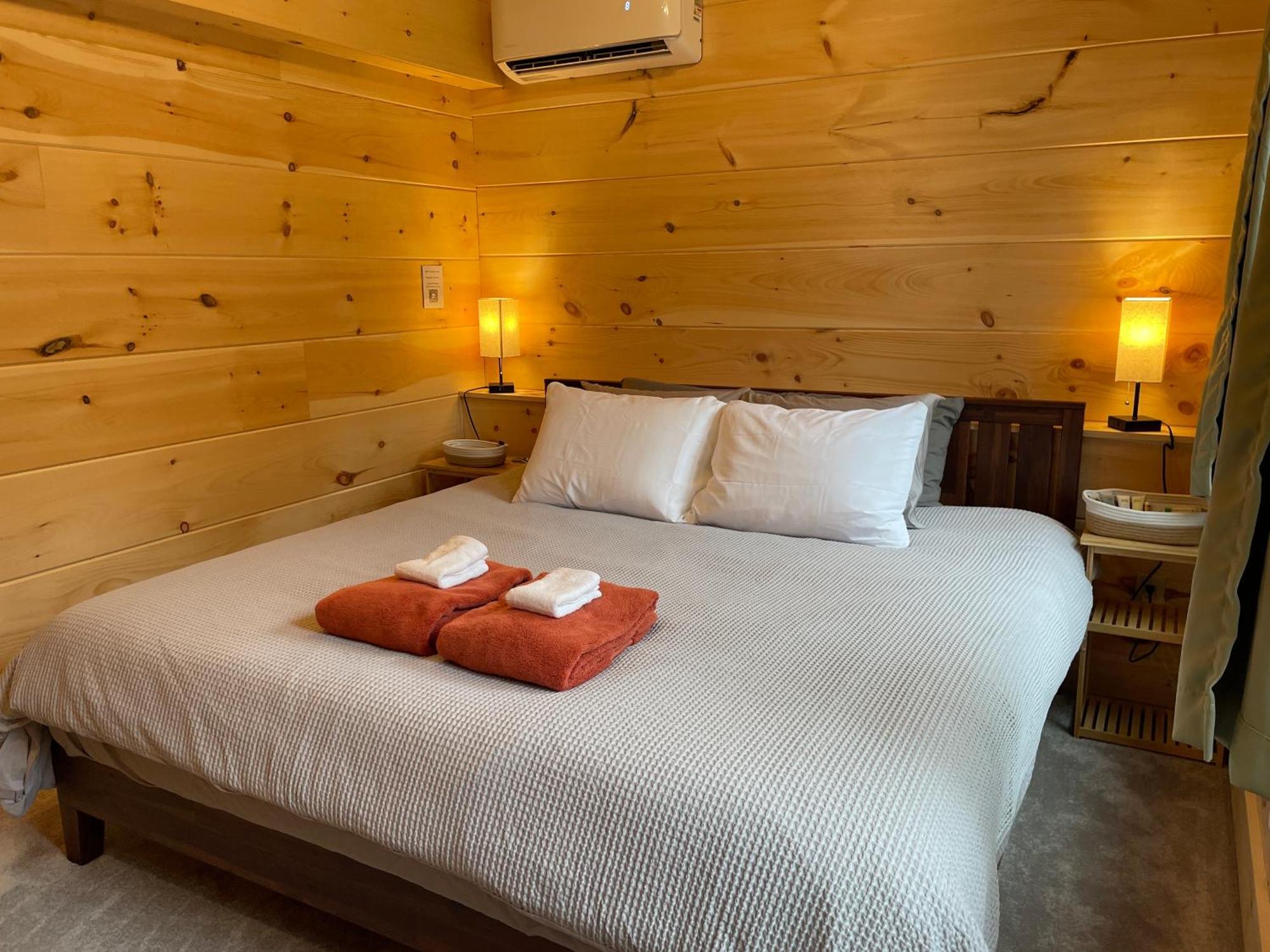 Creekside Getaway - King Bed - Full Kitchen Boone